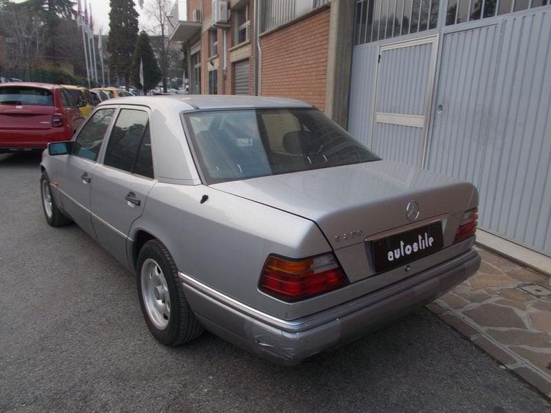 Mercedes-Benz Serie 200-320 MERCEDES 200 E 338.7575187 MASSARI MARCO