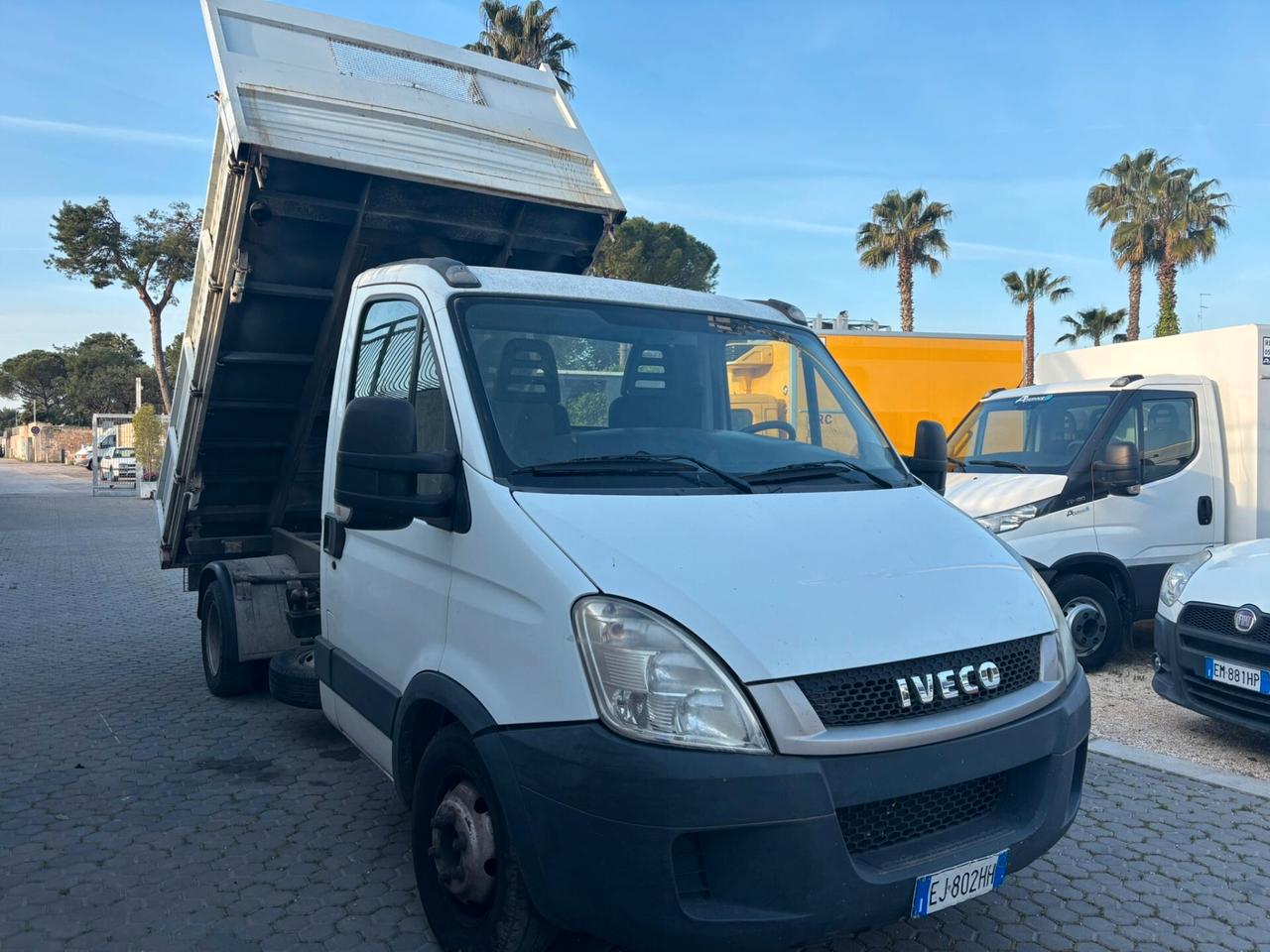 IVECO Daily 35C11 Ribaltabile Trilaterale – Pronto al lavoro