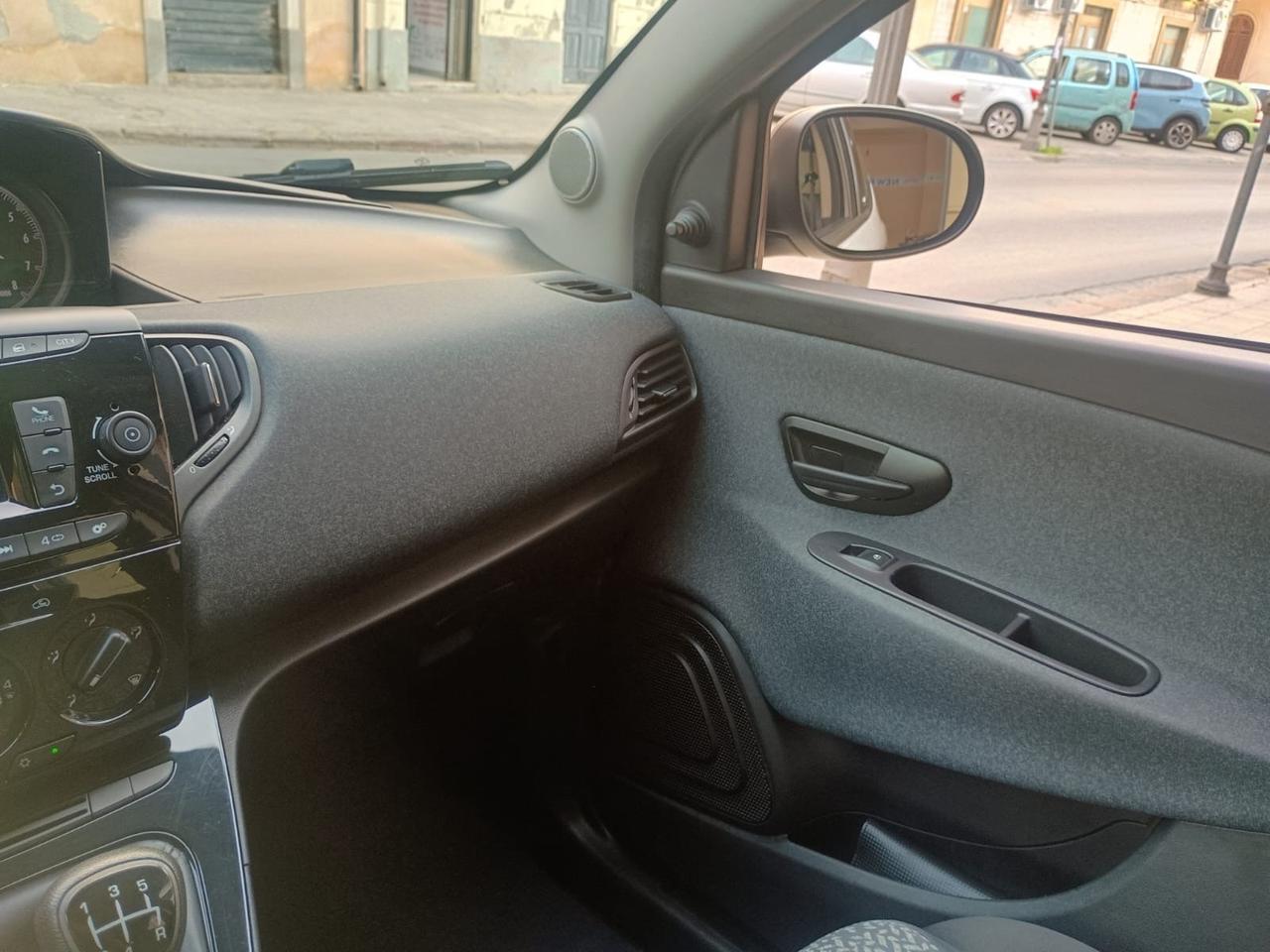 Lancia Ypsilon 1.2 69 CV 5 porte GPL Ecochic Gold