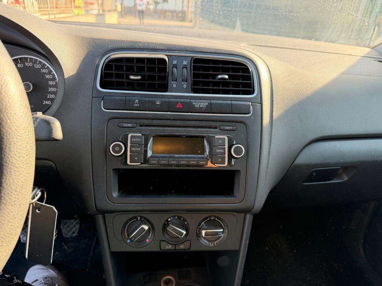 VOLKSWAGEN POLO 2012 1.2 DIESEL 75CV * LEGGI