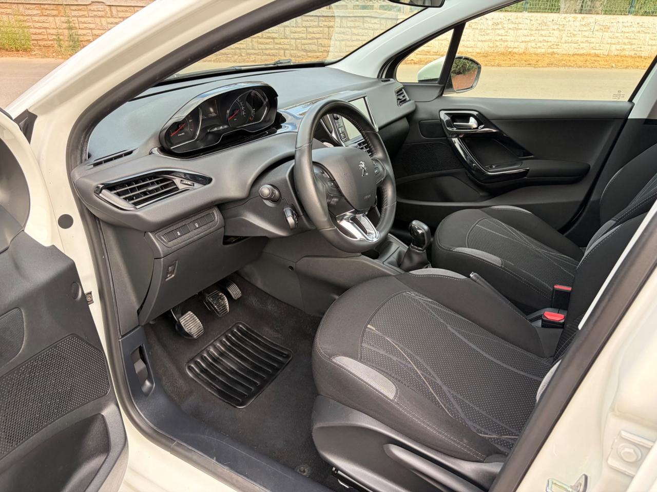 Peugeot 208 1.2 benzina 2014