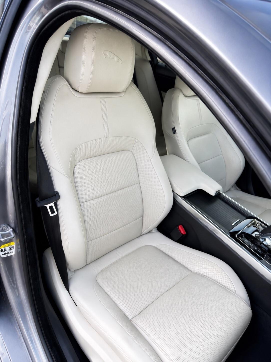 Jaguar XE 2.0 D 204 CV aut. R-Dynamic Black EDITION