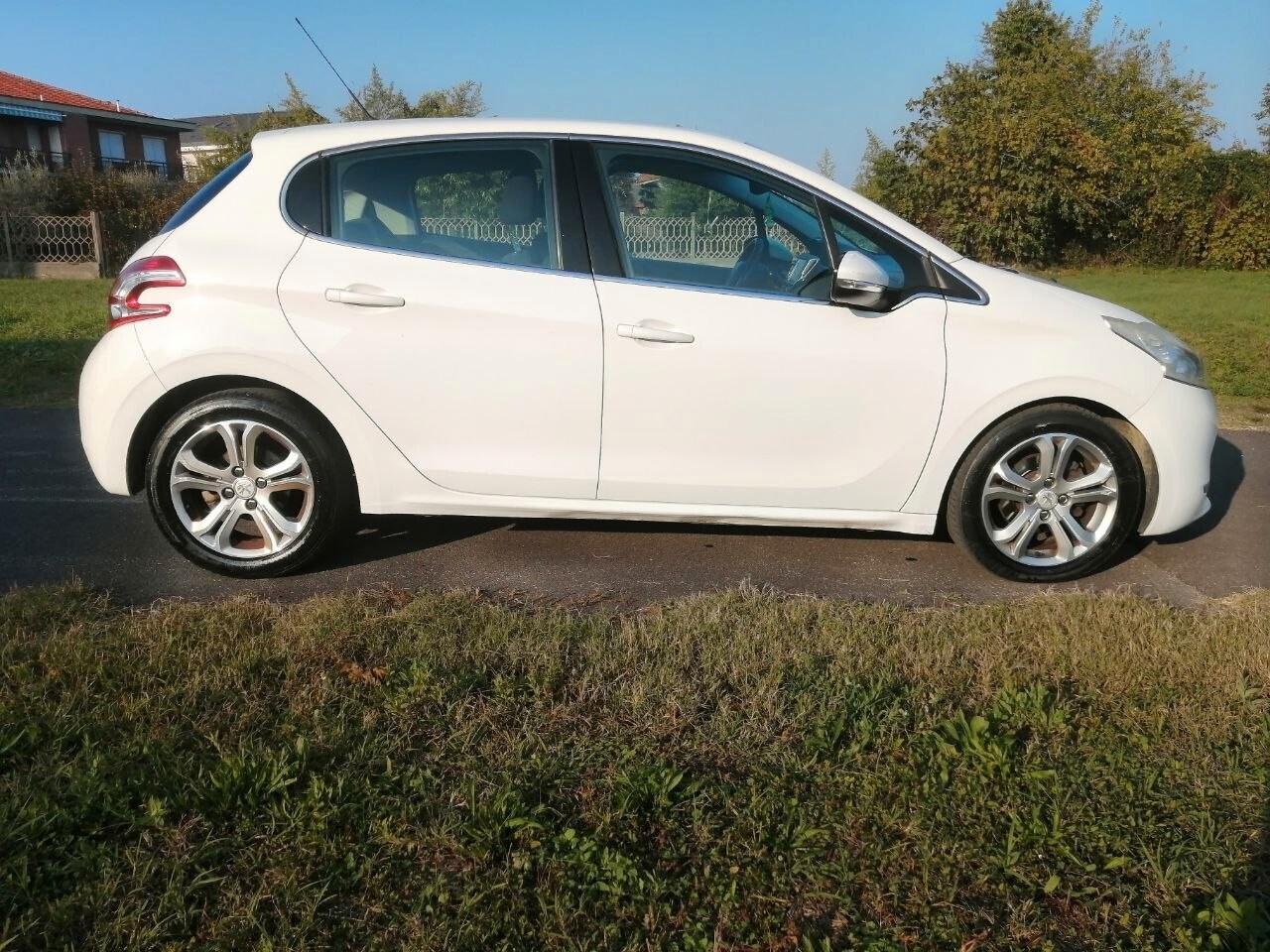 Peugeot 208 1.6 e-HDi 92 CV 5 porte Allure