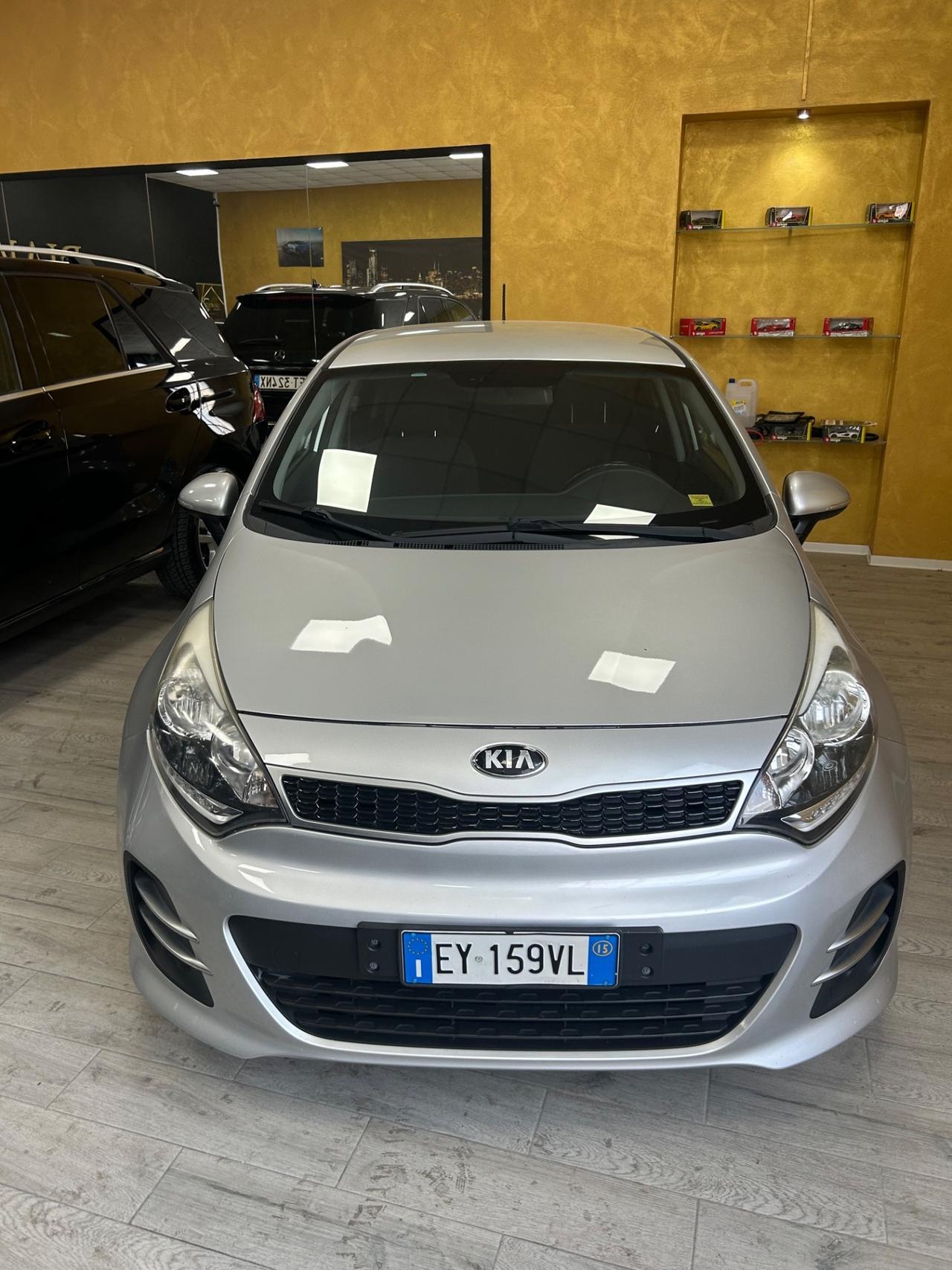 KIA RIO 1.4 Crdi 90 cv “FULL LED/NAVI/RETRO”-2015