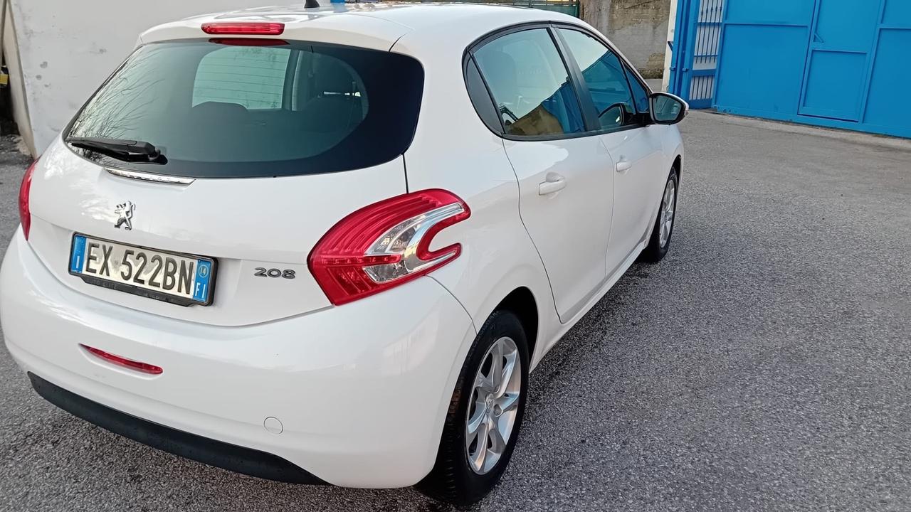 Peugeot 208 5P-1.2 benz-full -2014