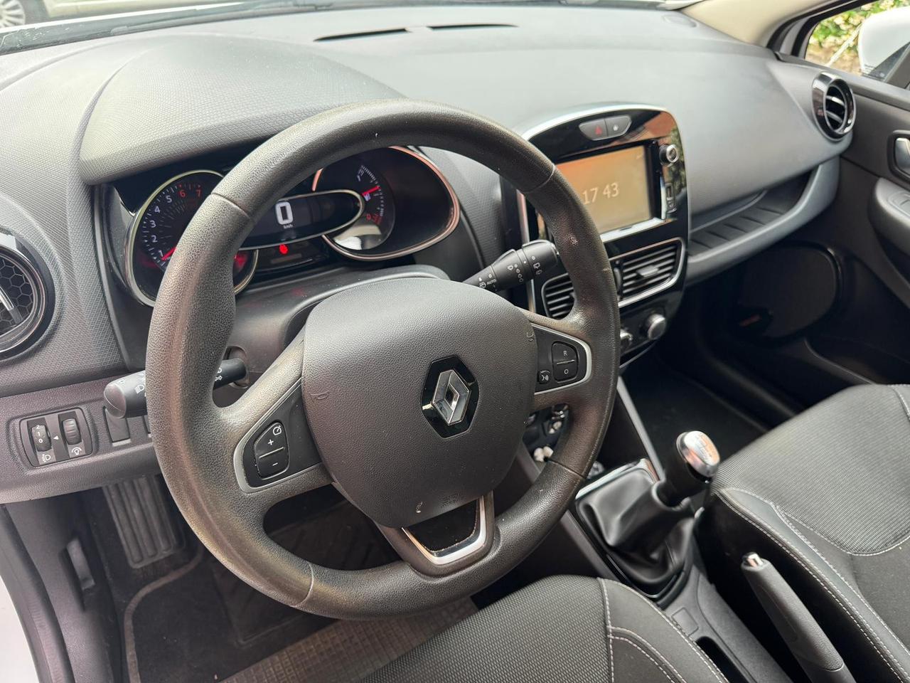 Renault Clio 1.2 benzina 75cv Neopatentati