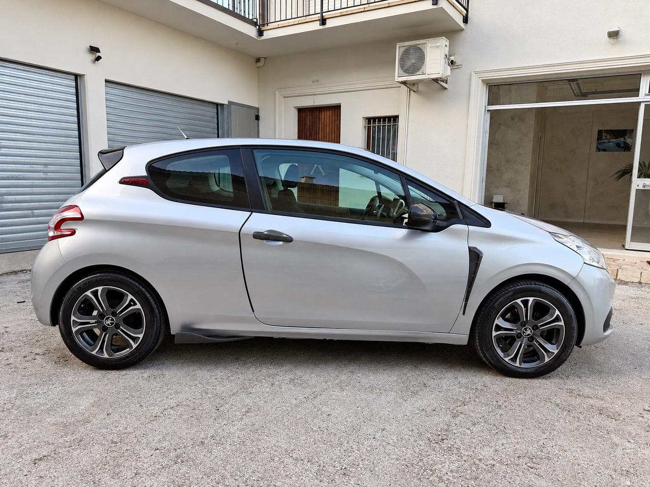 Peugeot 208 1.4 e-HDi 68 CV - CAMBIO AUTOMATICO