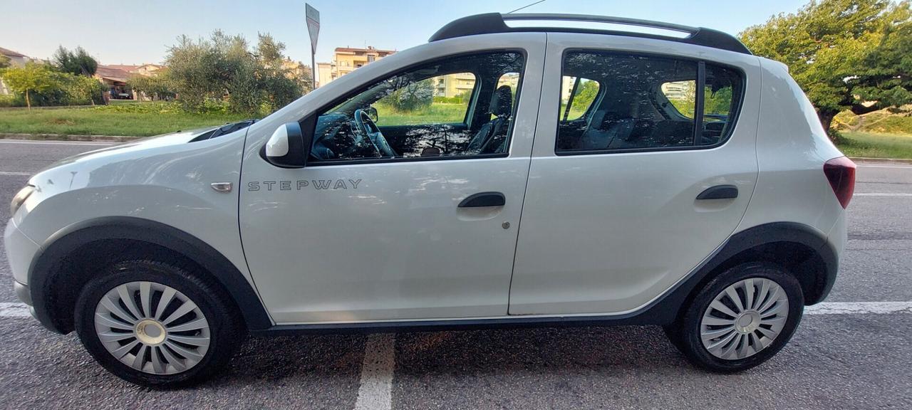 DACIA SANDERO STEPWAY 1,5 DIESEL 90 CV NAVIGATORE CRUISE IMPECCABILE FULL FULL TELEFONO