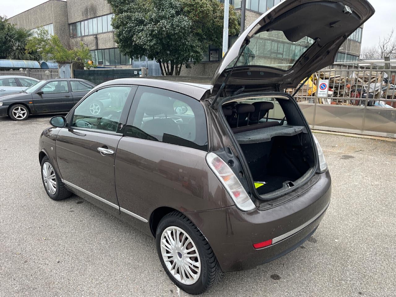 LANCIA YPSILON PLATINUM 1.2 BENZINA EURO4 NEOPATENTATI