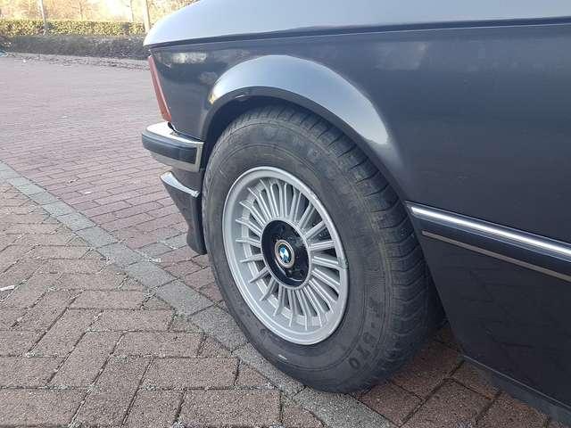 BMW 323 i coupe