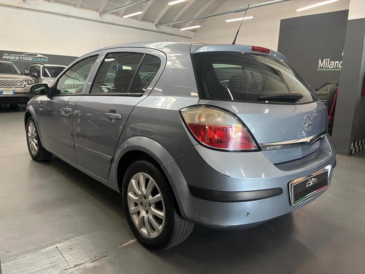 Opel Astra 1.6 16V Twinport 5 porte Cosmo
