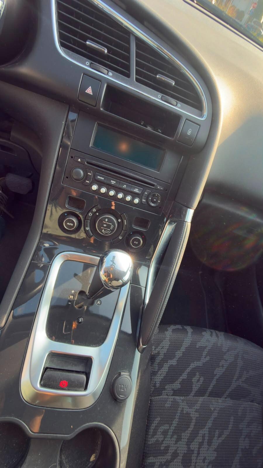 Peugeot 3008 1.6 e-HDi 112CV cambio robotizzato Stop&Start Allure