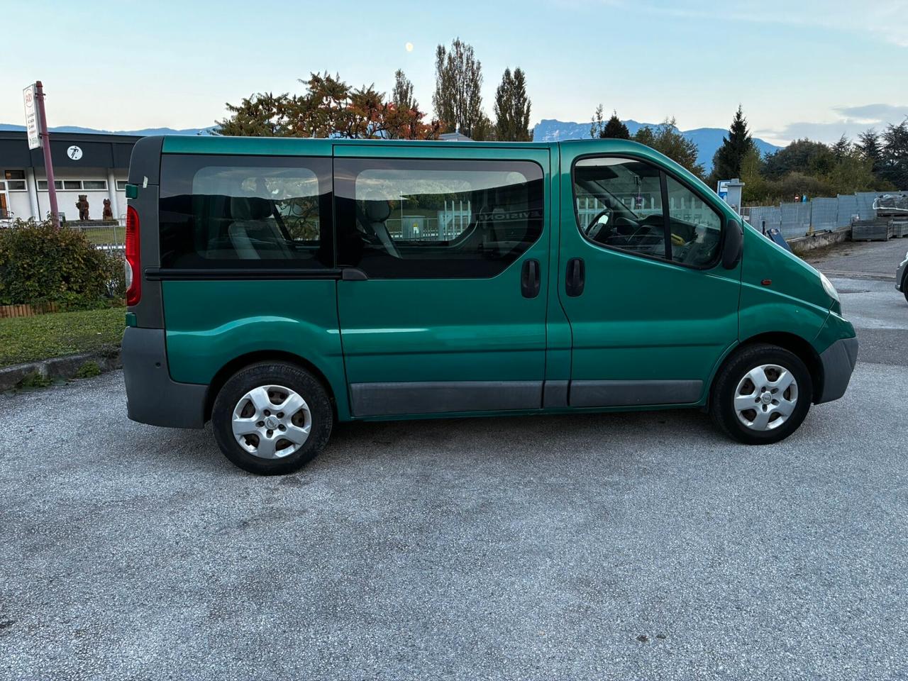 OPEL VIVARO 9 POSTI 2.0 DCi 115CV 6M + GANCIO + DOPPIA PORTA LATERALE