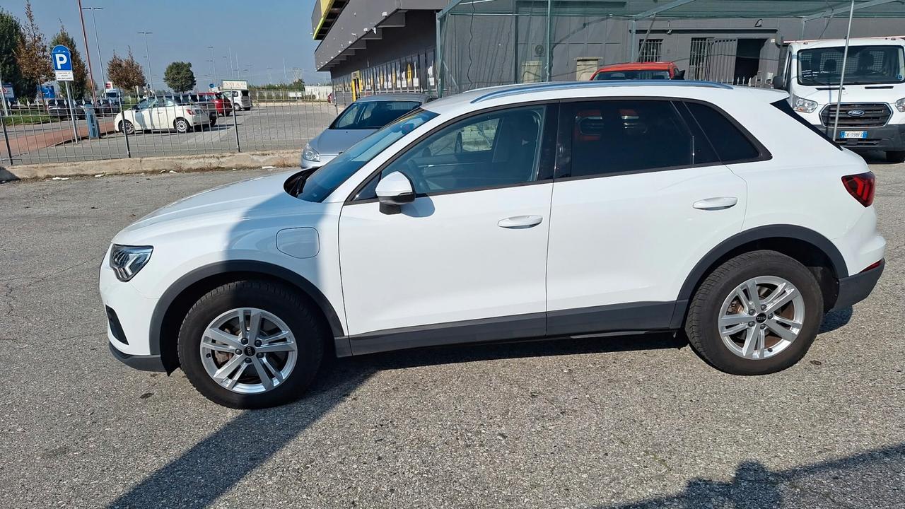 Audi Q3 45 TFSI e S tronic Business 150cv benzina + 116cv elettrici