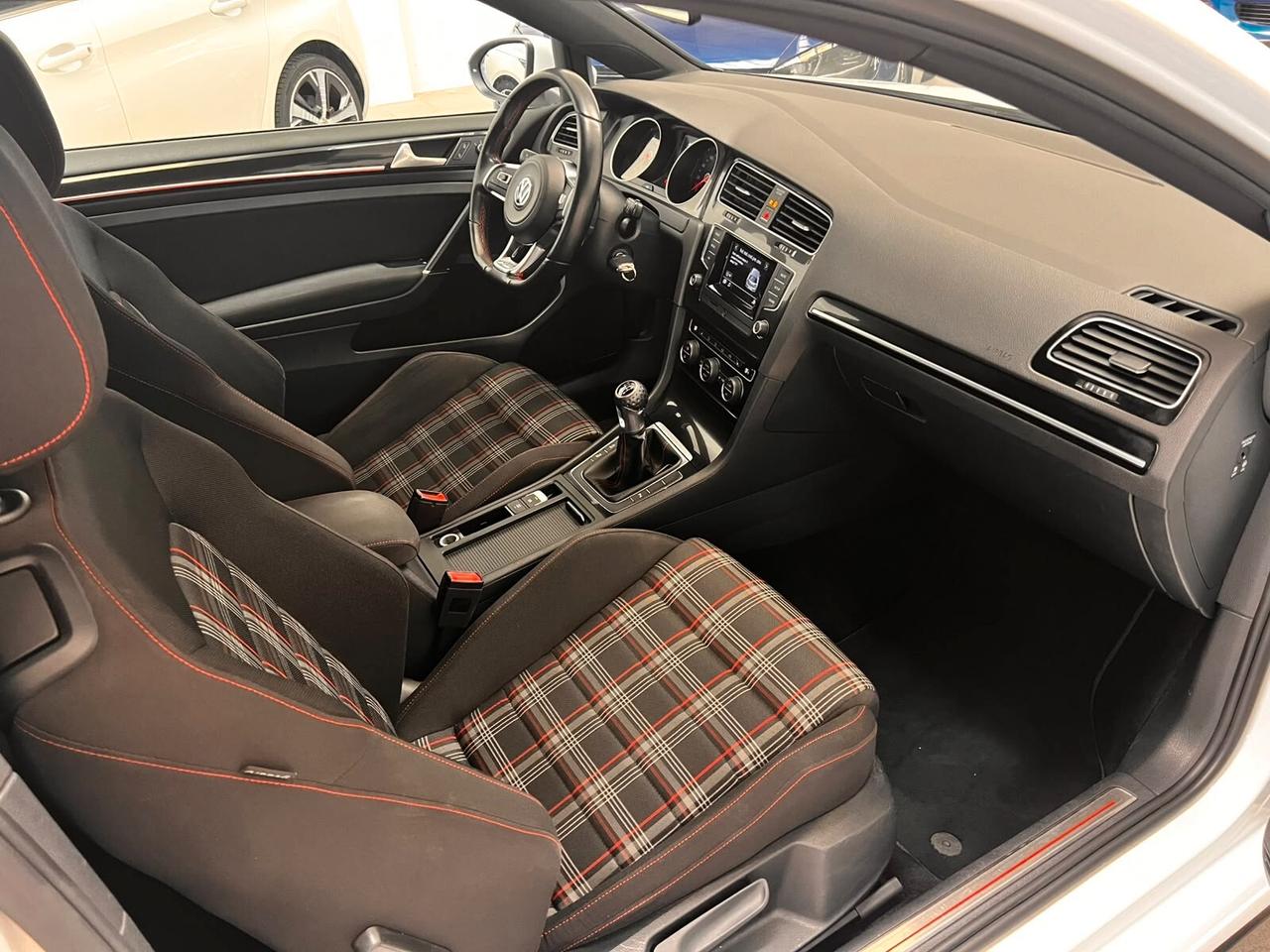 Volkswagen Golf GTI Performance 2.0 TSI 3p. 230cv