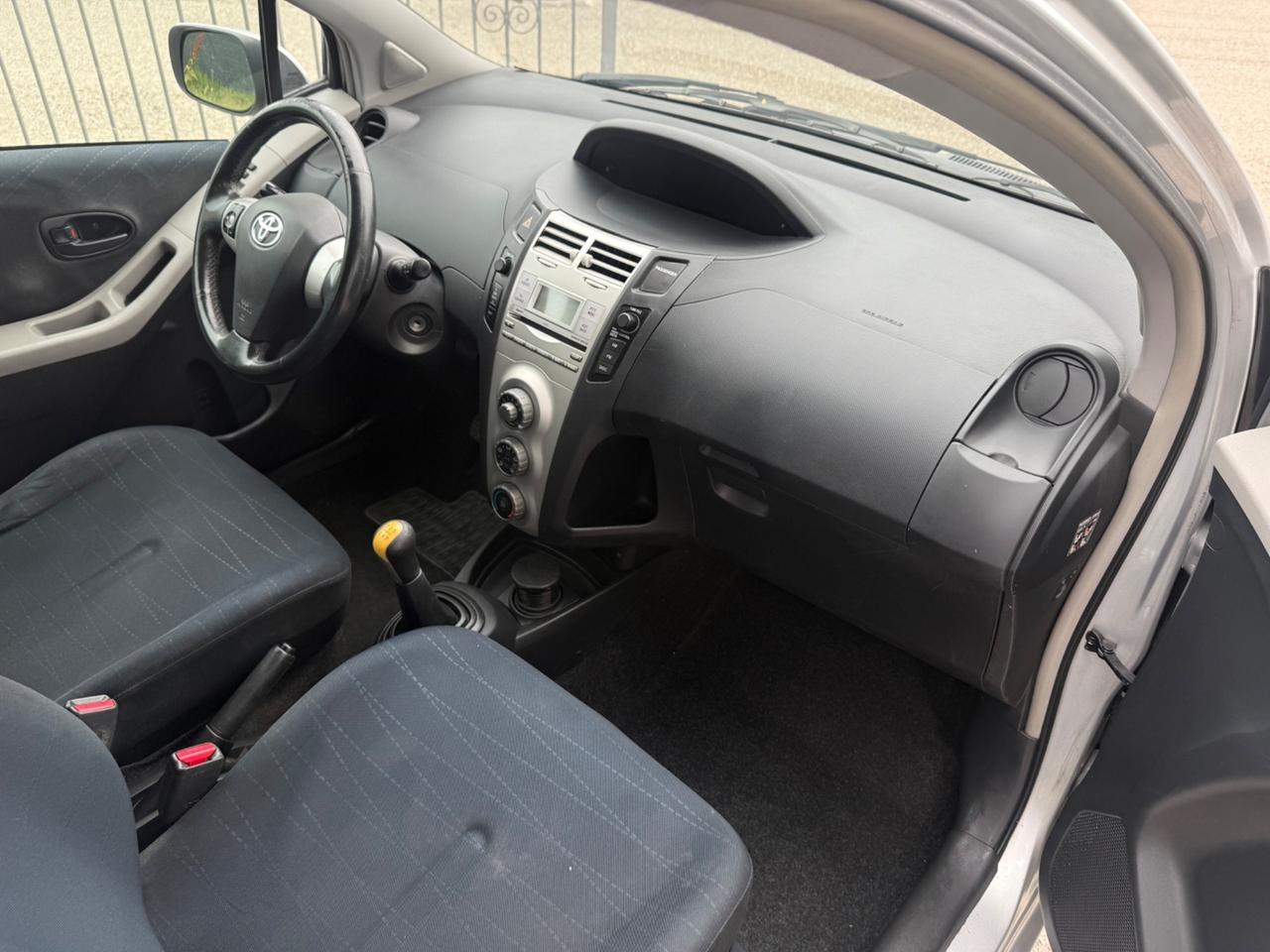 Toyota Yaris 1.0 5P. NEOPATENTATI NO BLOCCHI