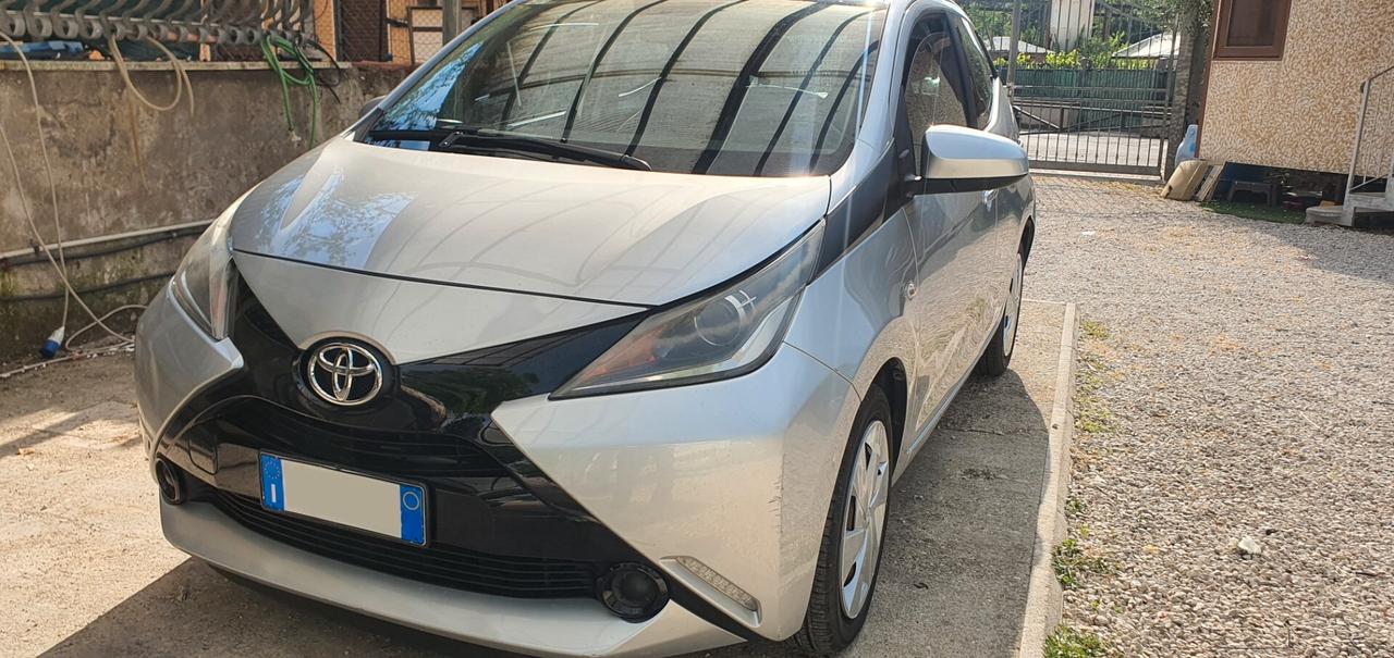 Toyota Aygo 1.0 VVT-i 69 CV 5 porte x-play