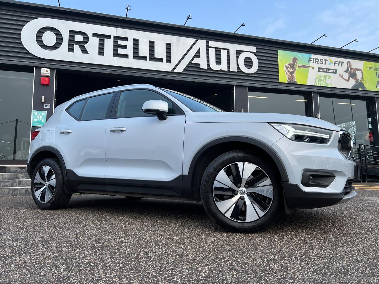 VOLVO XC40 D3 AWD Geartronic Momentum Pro IVA DEDUCIBILE