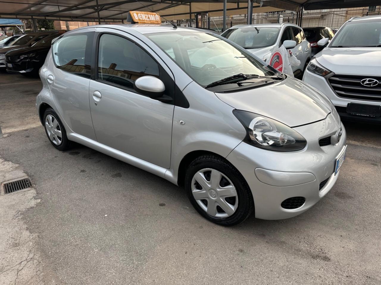 Toyota Aygo 1.0 12V VVT-i 5 porte Sol
