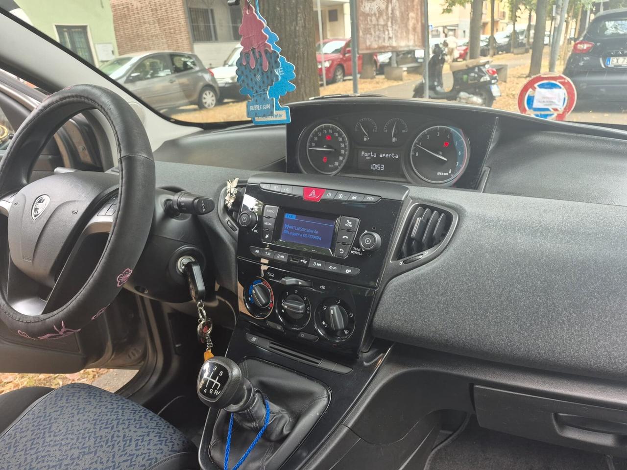 Lancia Ypsilon 1.0 FireFly 5 porte S&S Hybrid Silver
