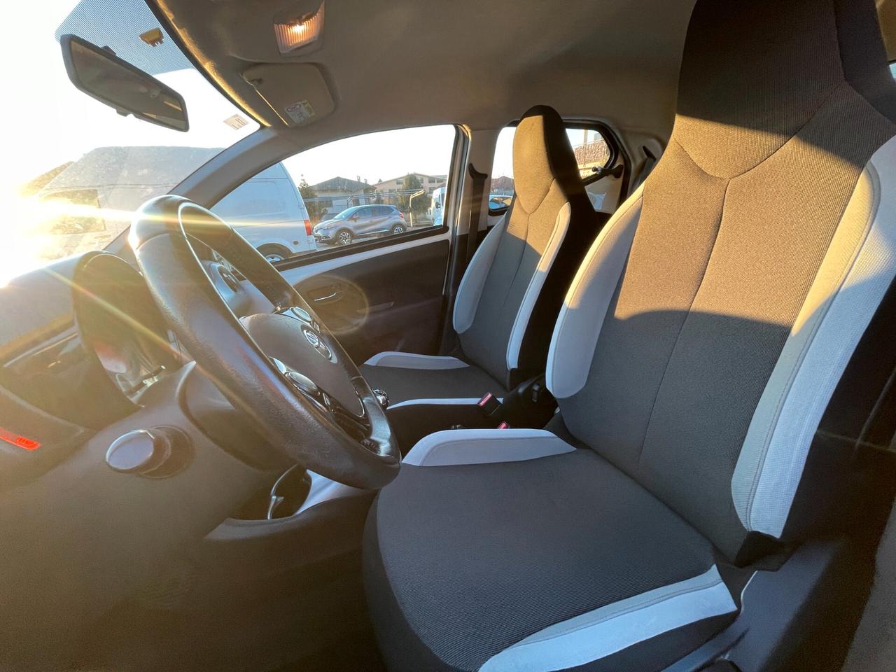 Toyota Aygo 1.0 VVT-i 69 CV 5 porte x-play