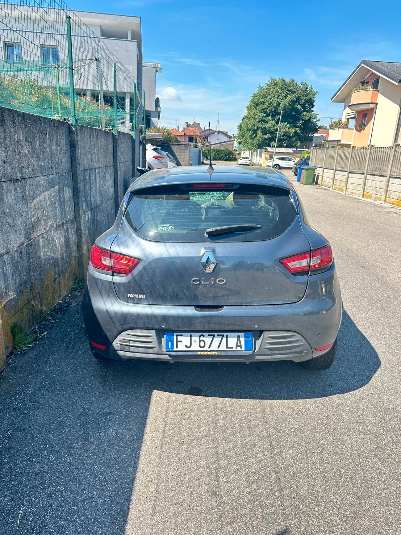 Renault Clio 1.2 75CV incidentata per ricambi