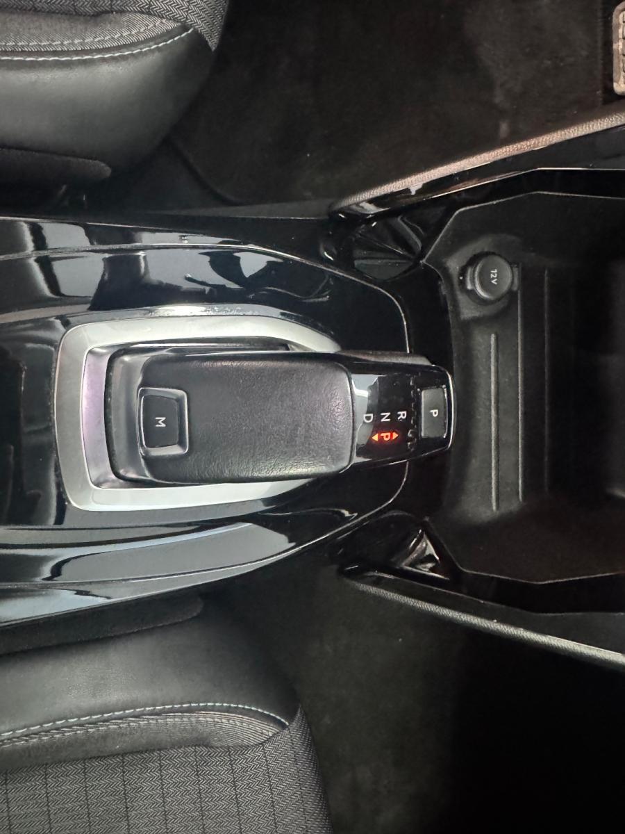 PEUGEOT 2008 BlueHDi 130 S&S EAT8 Allure UNICO PROP/ CARPLAY