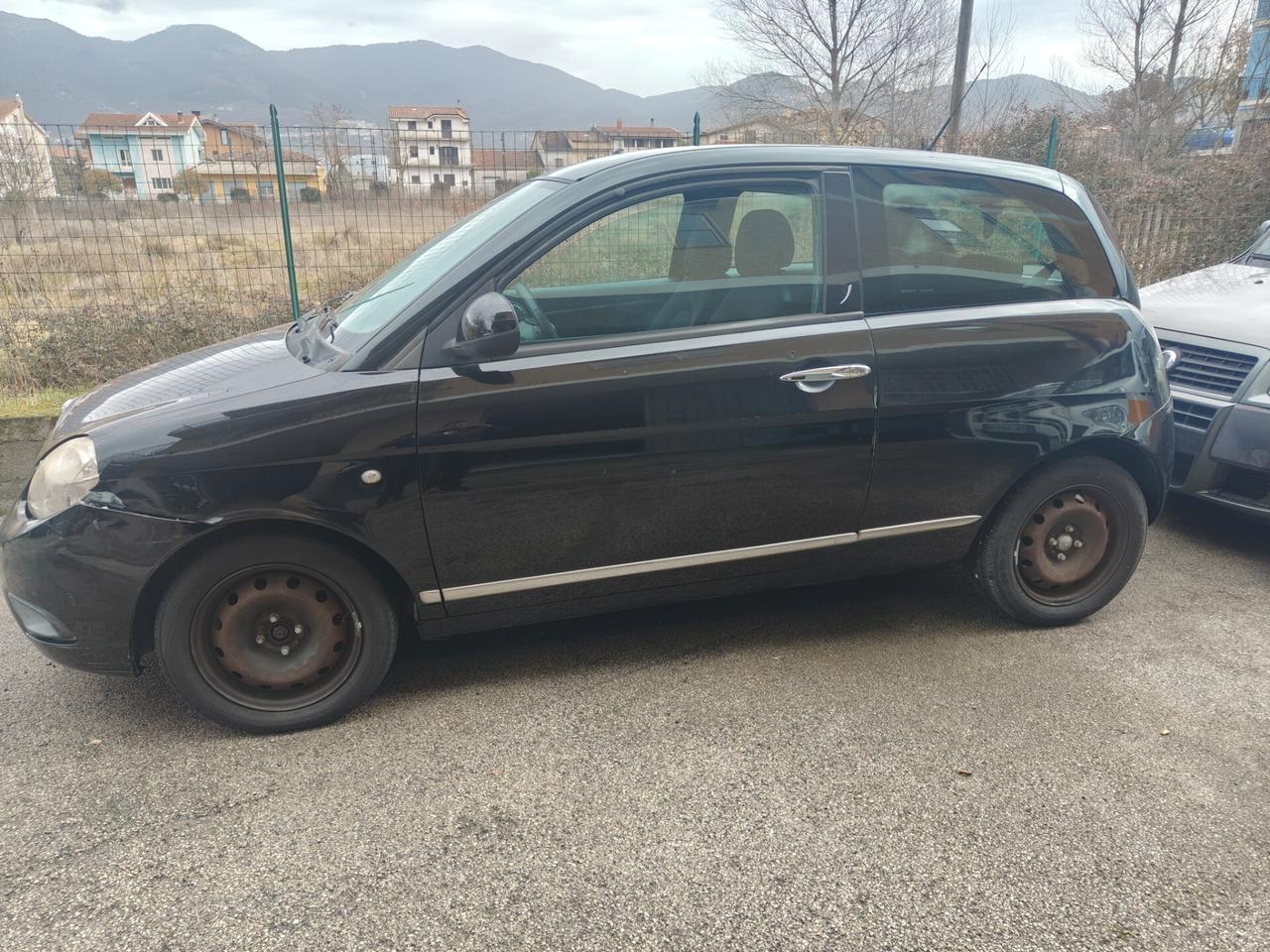 Lancia Ypsilon 1.3 MJT 75 CV Diva