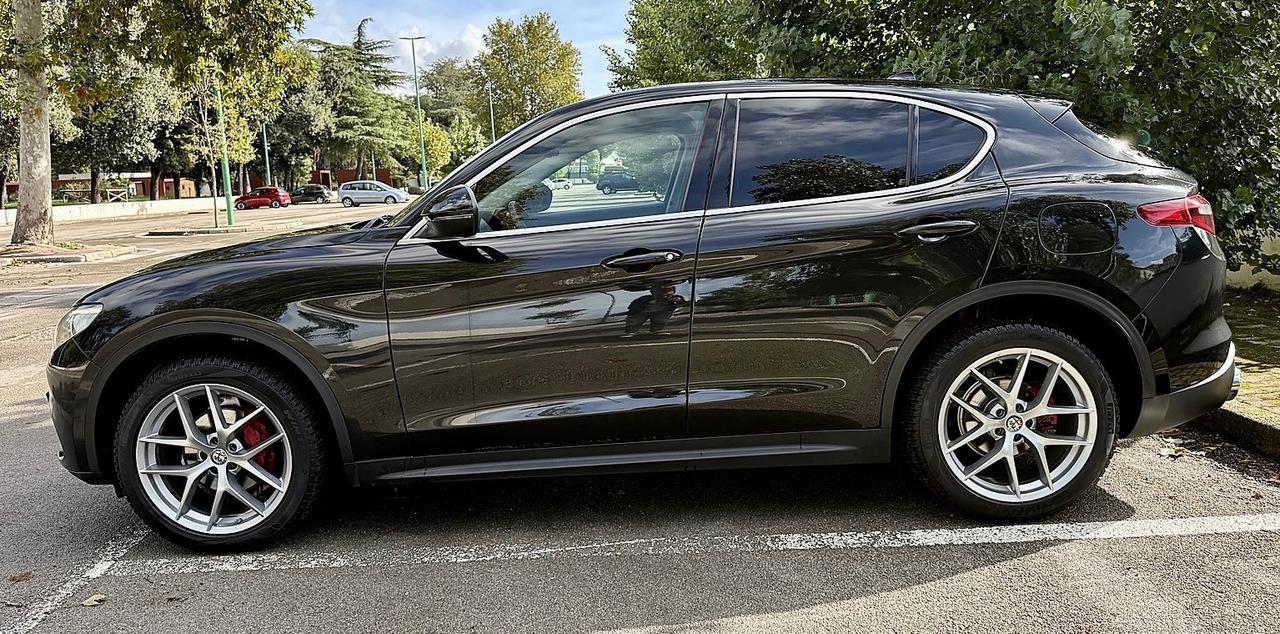 Alfa Romeo Stelvio 2.2 Turbodiesel 210 CV AT8 Q4 Super