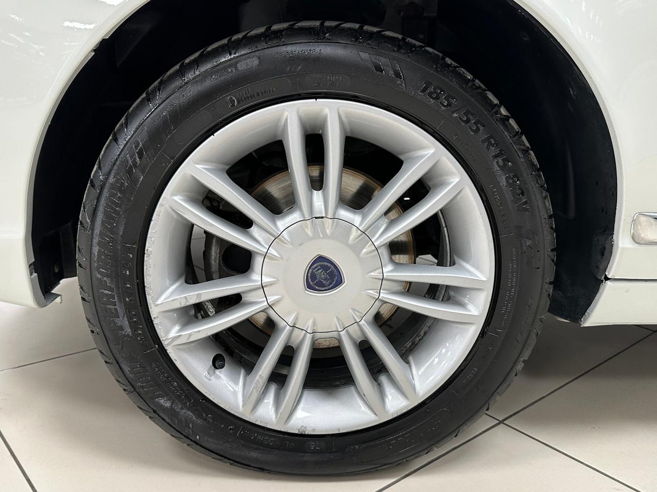 Lancia Ypsilon 1.2 69 CV Unyca - 2011