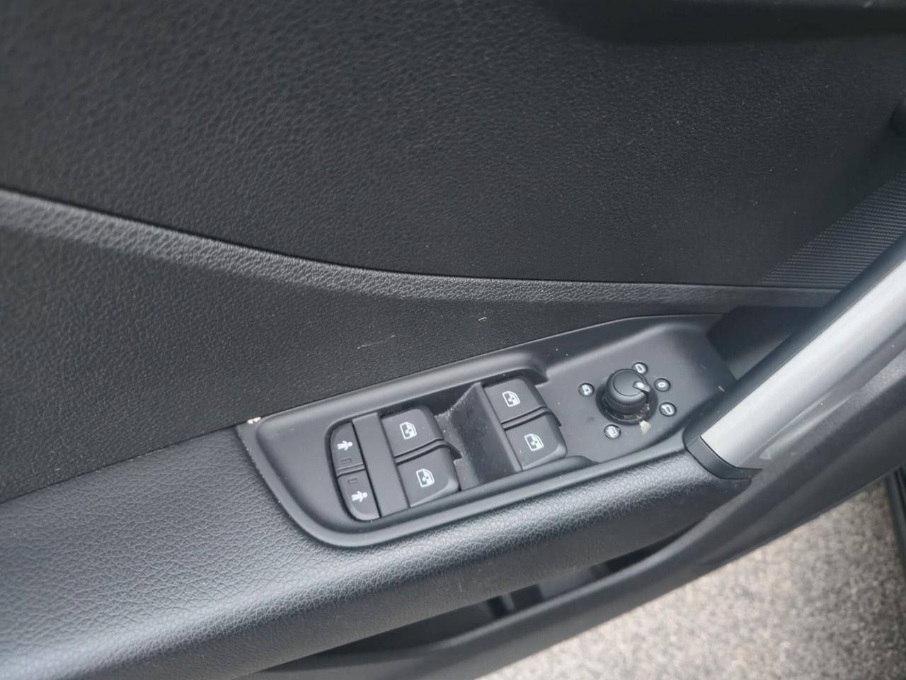 Audi Q2 1.0 TFSI Business Advanced