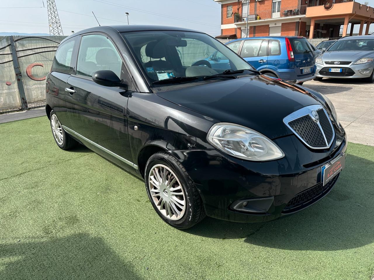 Lancia Ypsilon 1.3MJT*16V*ORO BIANCO*90CV*NEOPATENTATI*