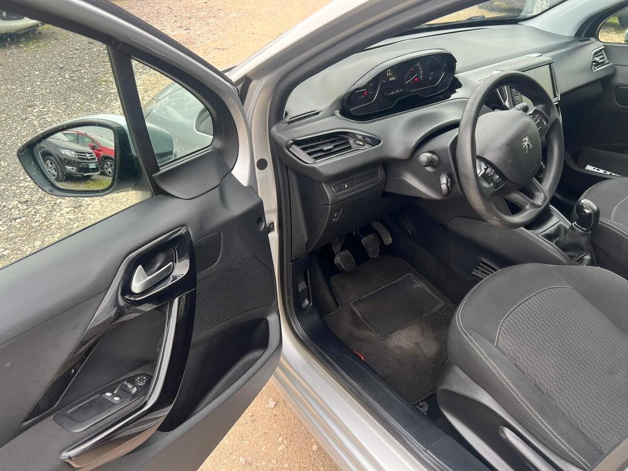 Peugeot 208 PureTech 82 5 porte Allure