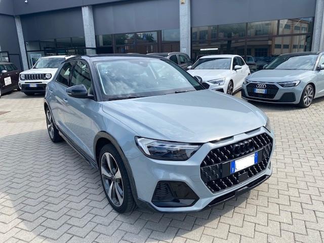 Audi A1 Citycarver 1.0 Identity Contrast 110cv s-tronic Occasione!