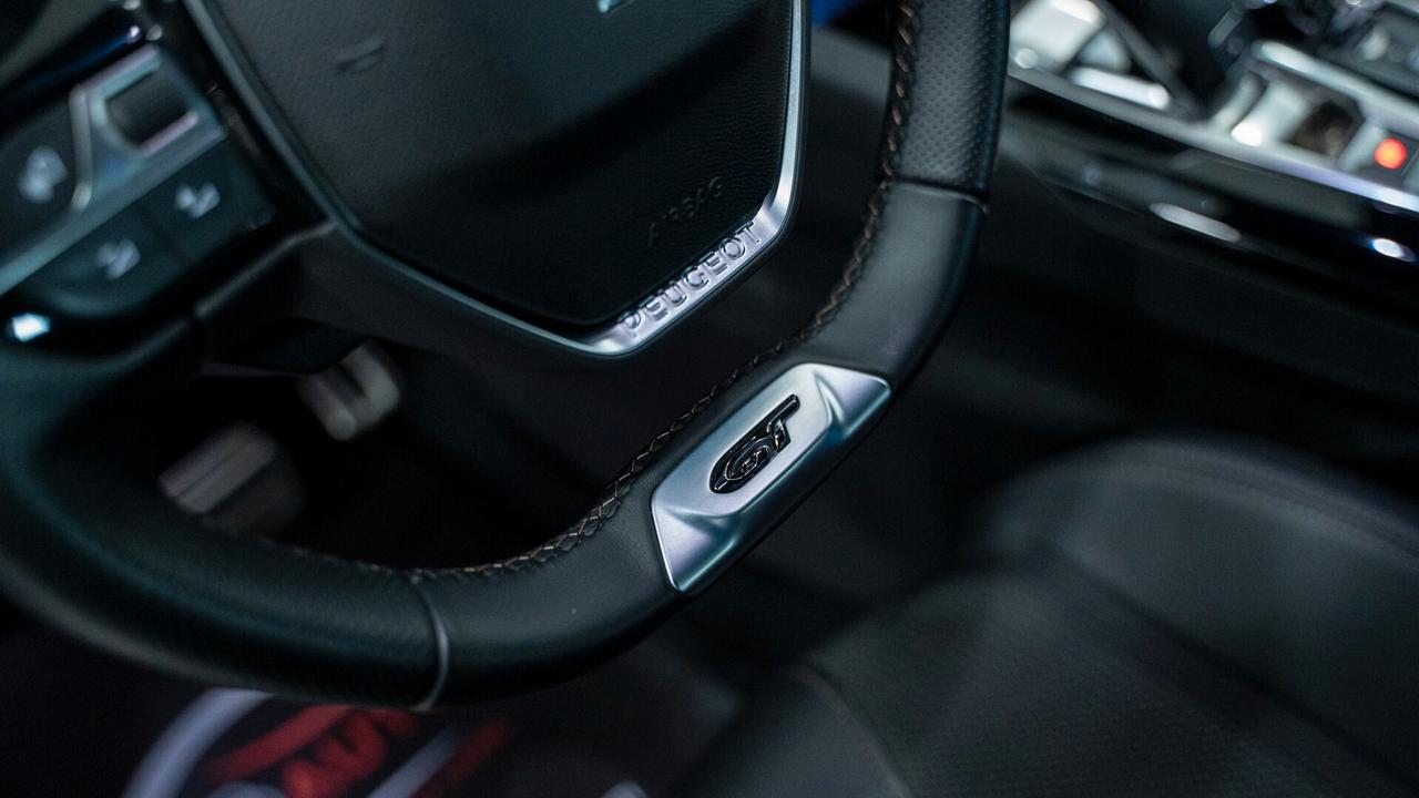 Peugeot 3008 1.5 BLUEHDI GT PACK SES 131 CV EAT8 AUTO VIRTUAL FULL OPTIONAL