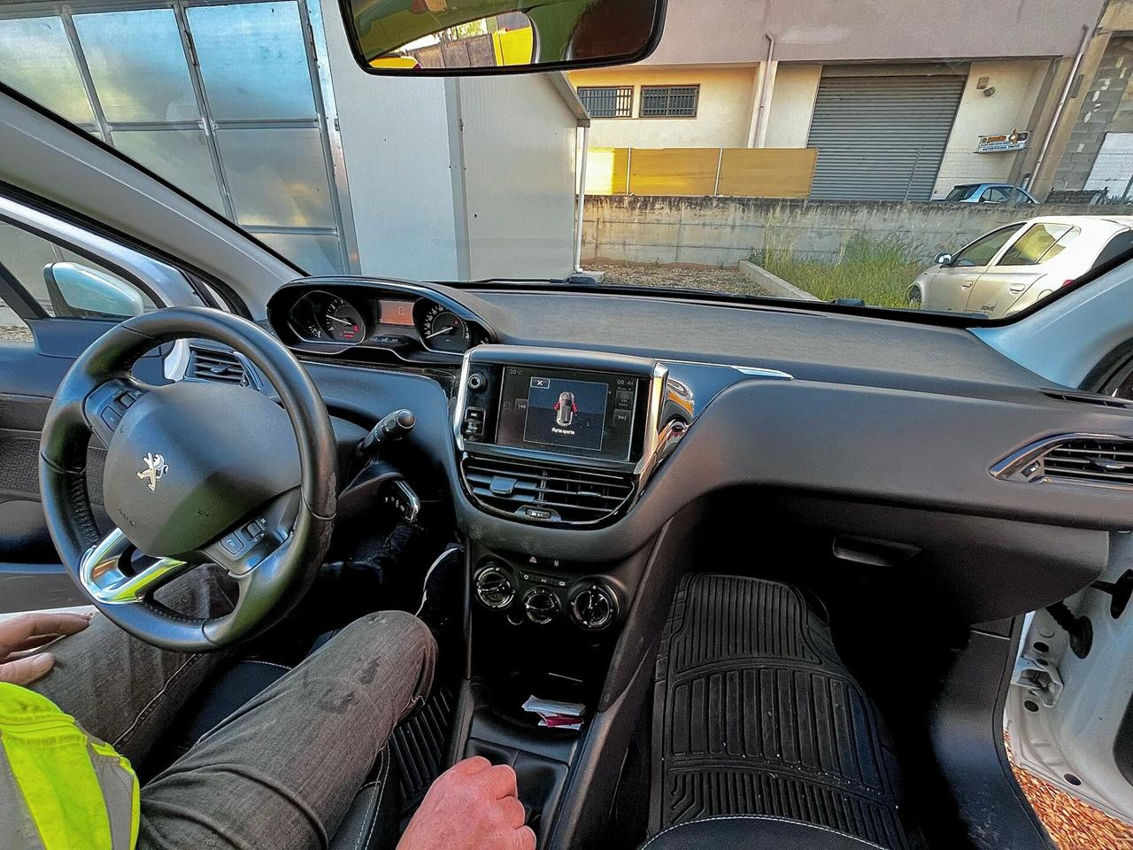 Peugeot 208 Puretech 2015 incidentata
