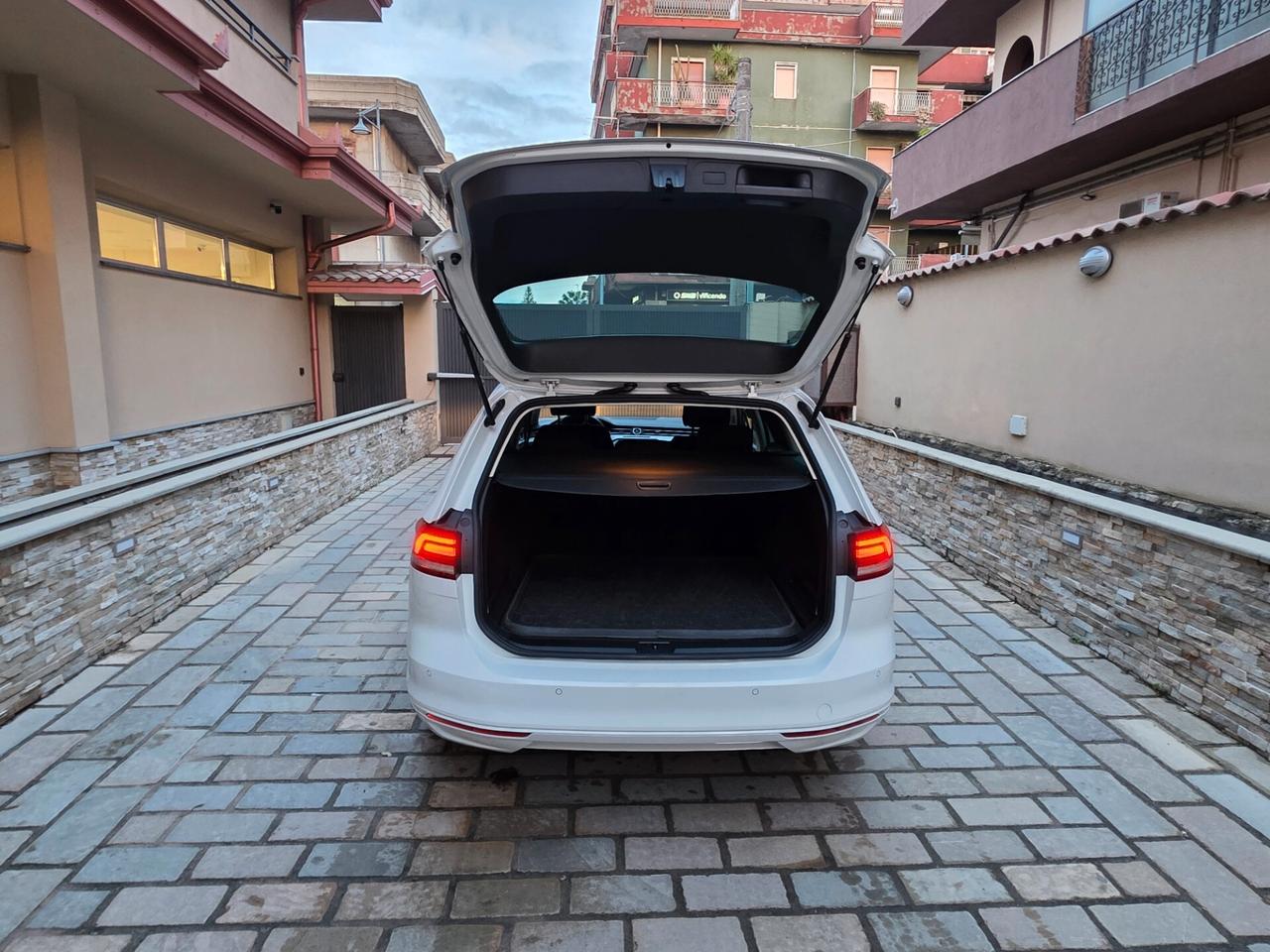 Volkswagen Passat Variant 2.0 TDI DSG Executive BlueMotion Tech.