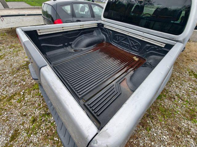 NISSAN Navara 2.5 dCi doublecab X COMMERCIANTI