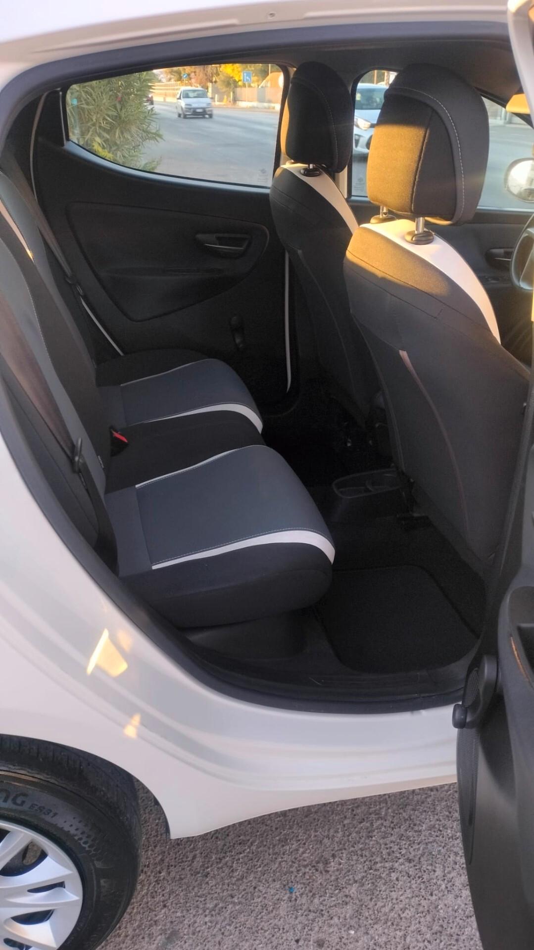 Lancia Ypsilon 0.9 TwinAir 85 CV 5 porte Metano Ecochic Elefantino