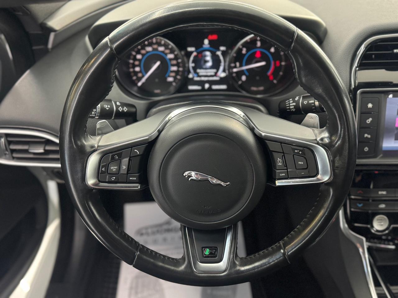 Jaguar XE 2.0 D 240 CV AWD aut. R-Sport
