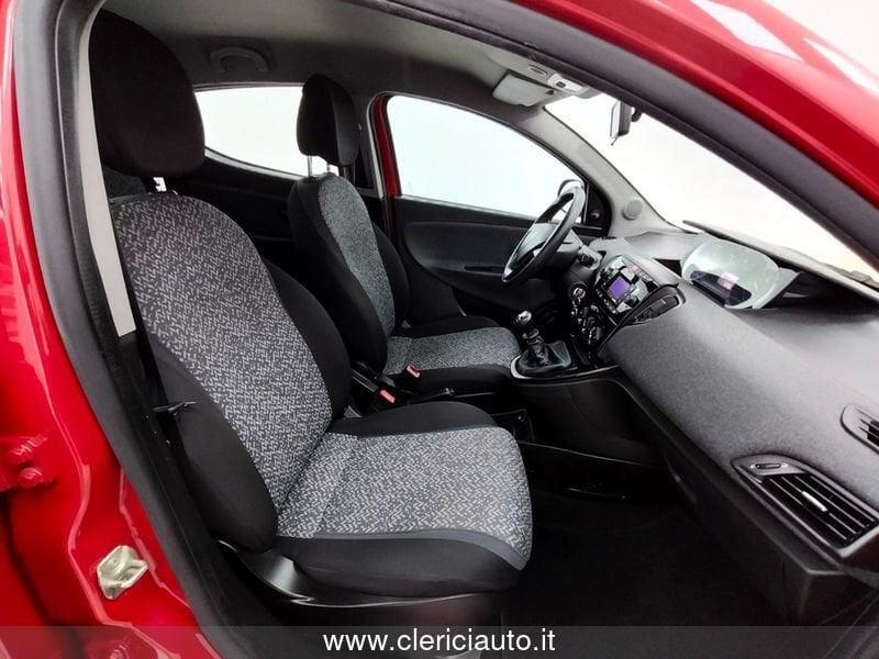 Lancia Ypsilon 1.0 FireFly 5 porte S&S Hybrid Ecochic Silver