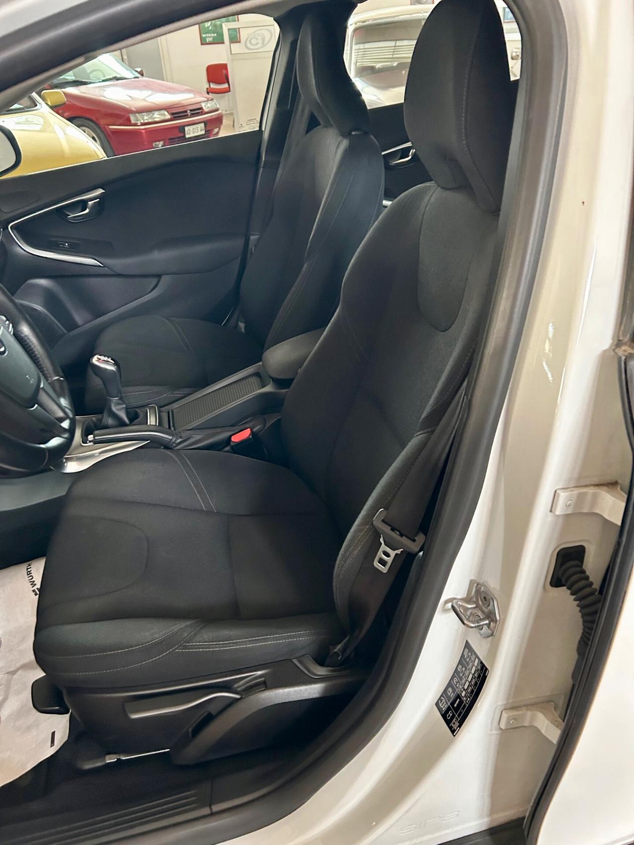 Volvo V40 Cross Country D2 Momentum