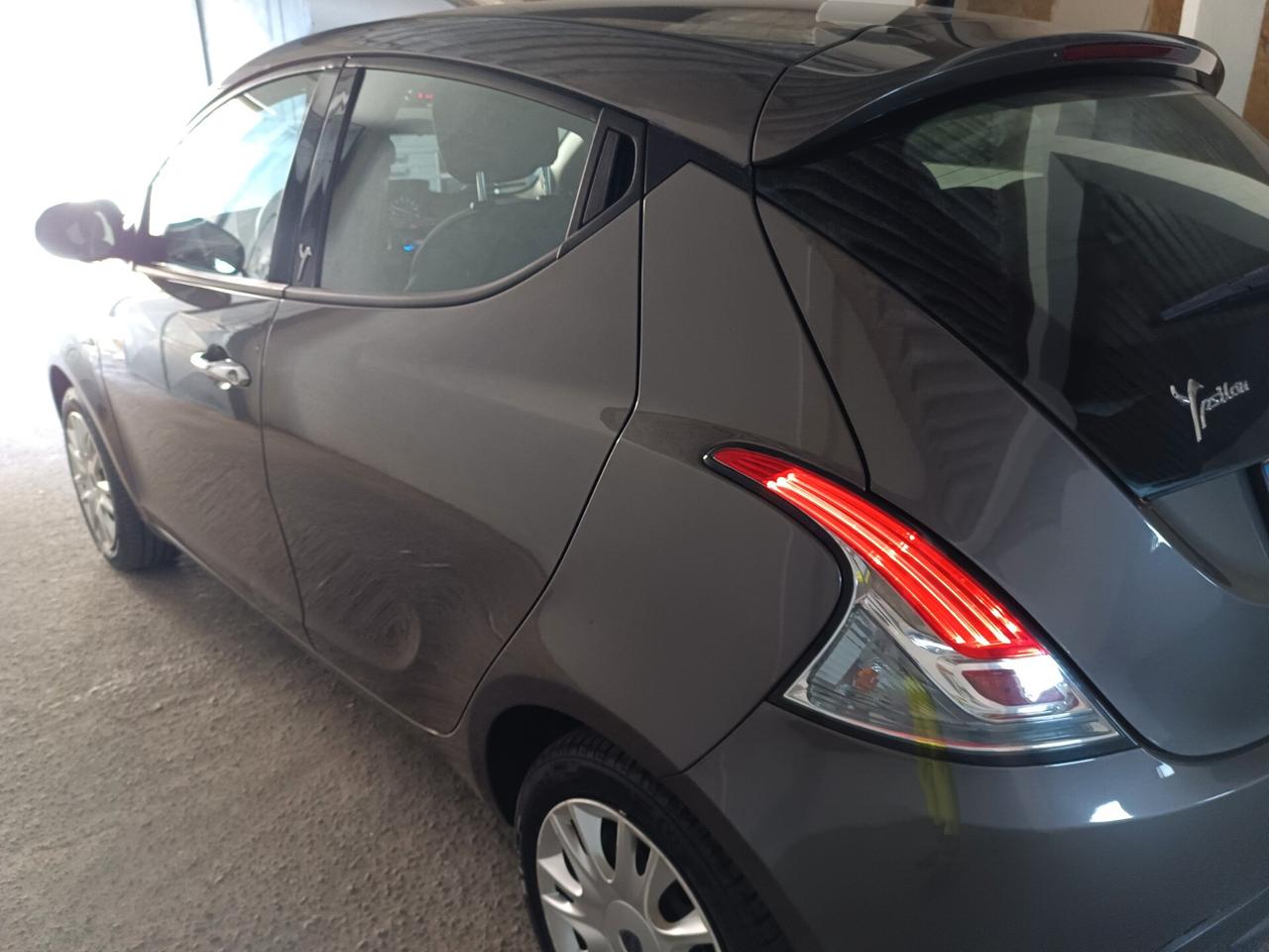 Lancia Ypsilon 1.2 69 CV Unyca