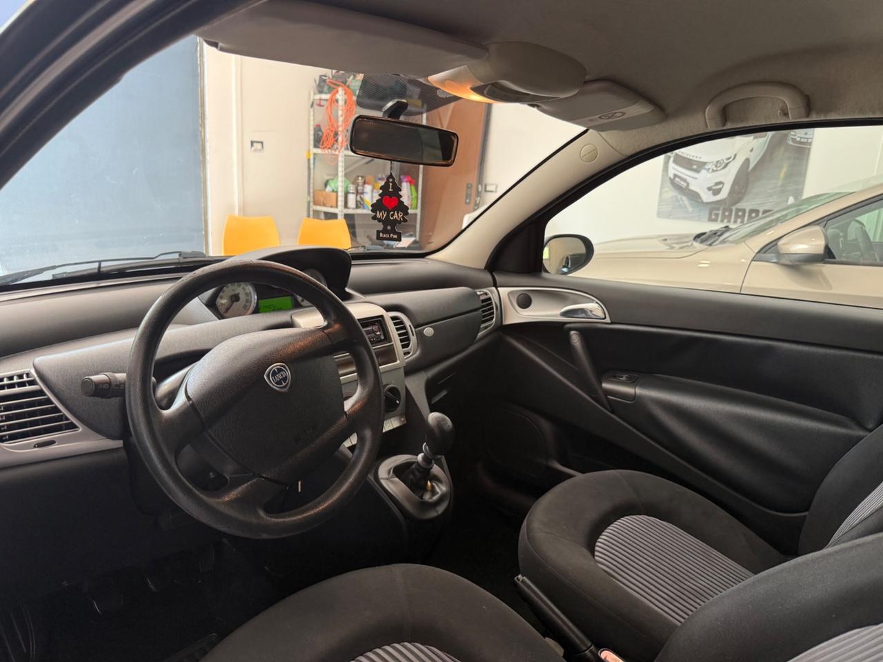 Lancia Ypsilon 1.2 BENZINA NEOPATENTATI
