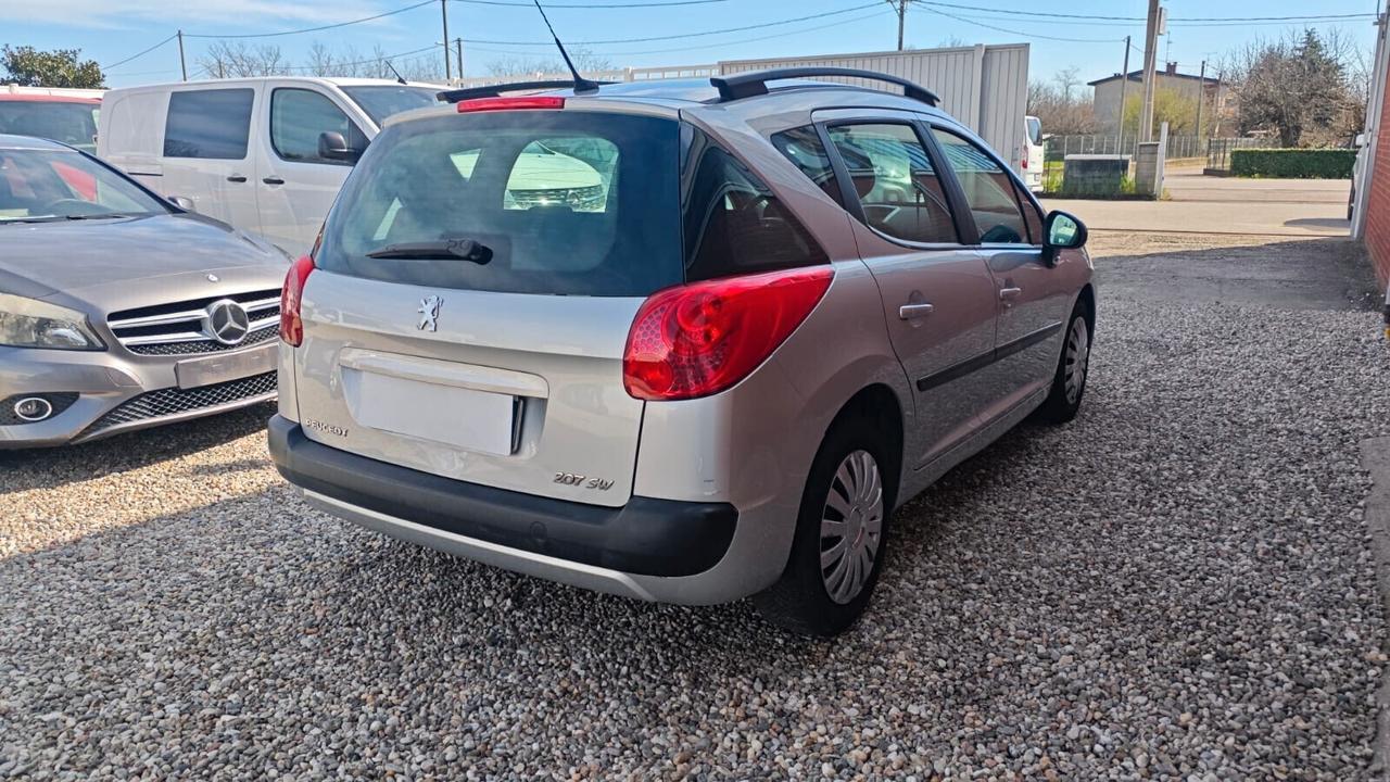 Peugeot 207 1.4 8V 75CV 5p. ONE Line