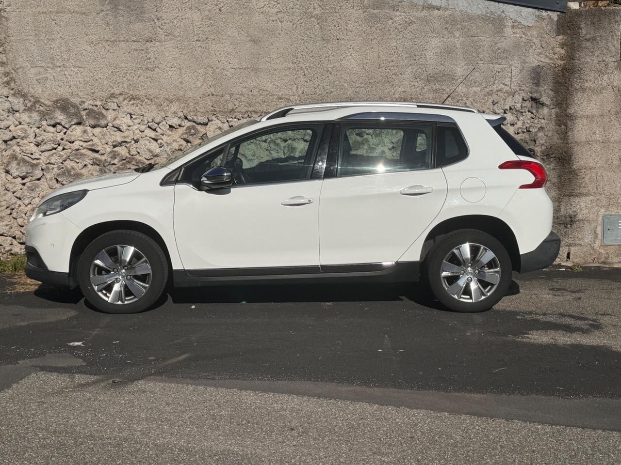 Peugeot 2008 1.2 VTi 82CV Allure