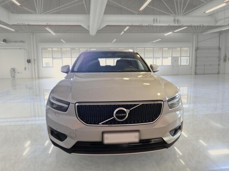 VOLVO XC40 B4 AWD automatico Momentum