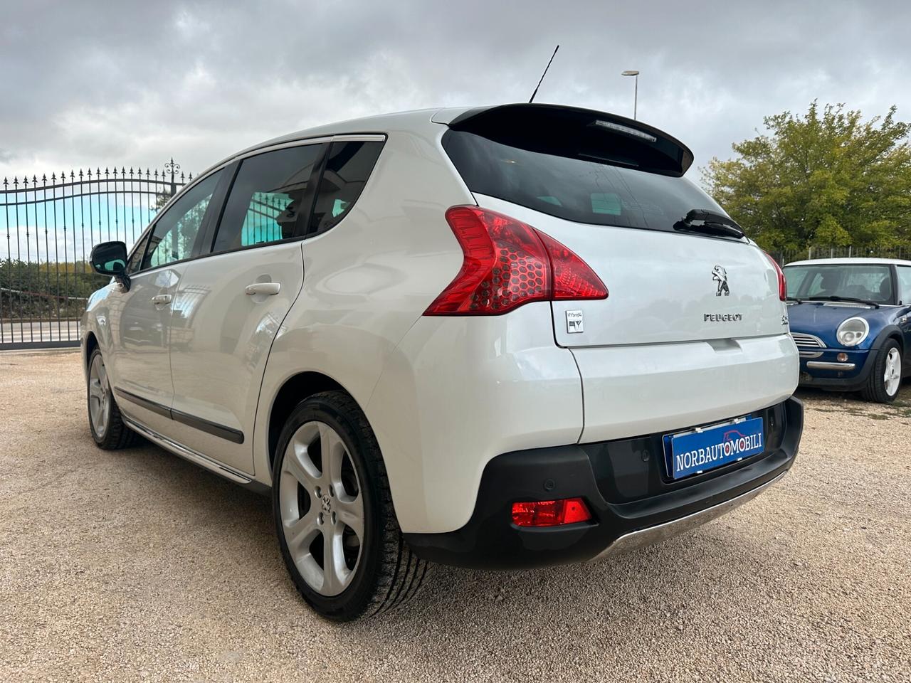 Peugeot 3008 HYbrid4 (Elettrica/Diesel) 2012 UniProp