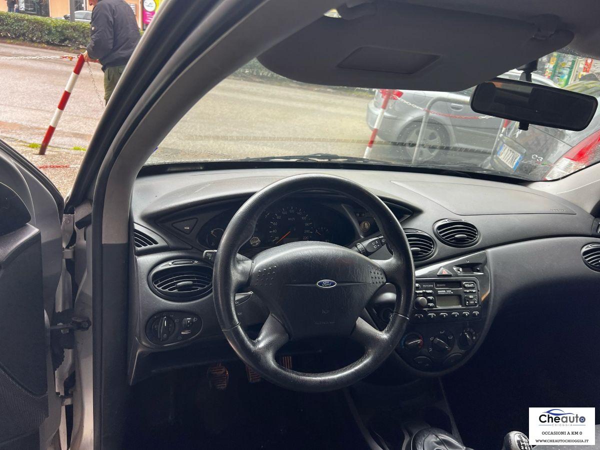 FORD - Focus - 1.6i 16V 5p. Ambiente