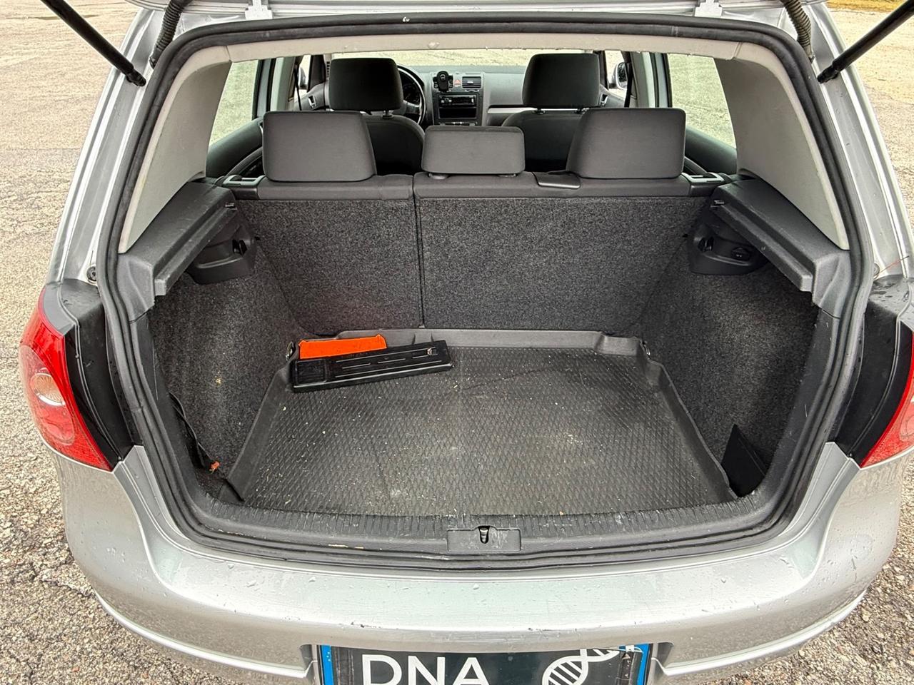 Volkswagen Golf 2.0 TDi Sportline UNIPROPR